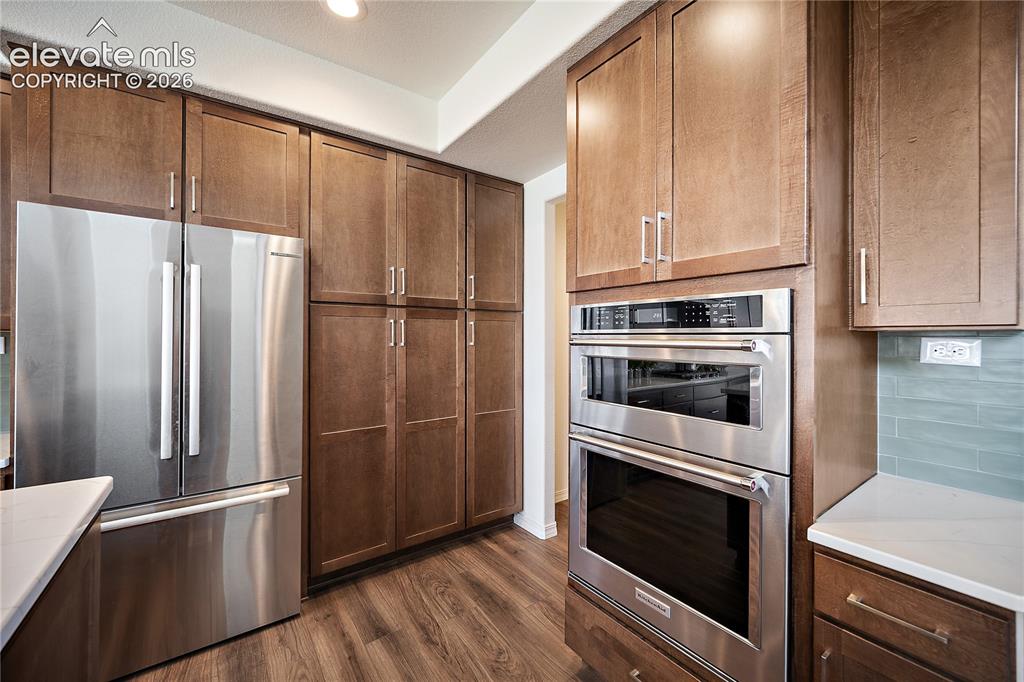 Image 31 of 49: Kitchen