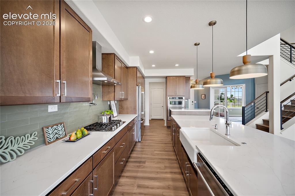 Image 4 of 49: Kitchen