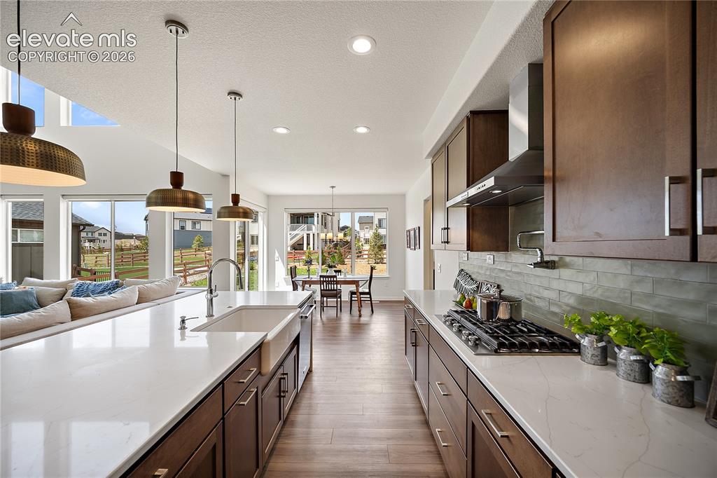 Image 9 of 49: Kitchen
