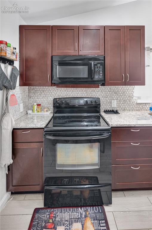 Image 13 of 44: Kitchen