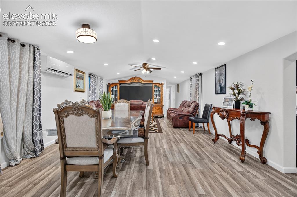 Image 16 of 44: Dining Area