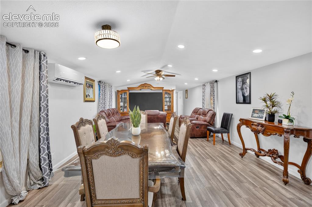 Image 17 of 44: Dining Area