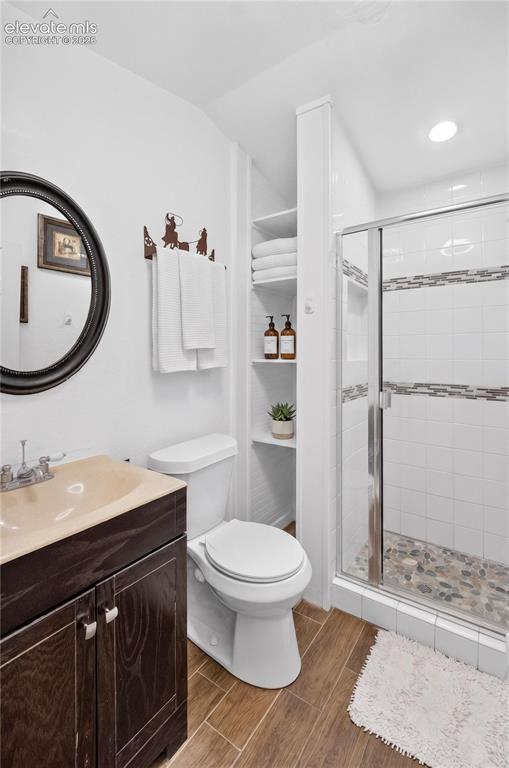 Image 18 of 44: Bathroom