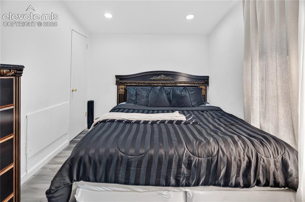Image 19 of 44: Bedroom