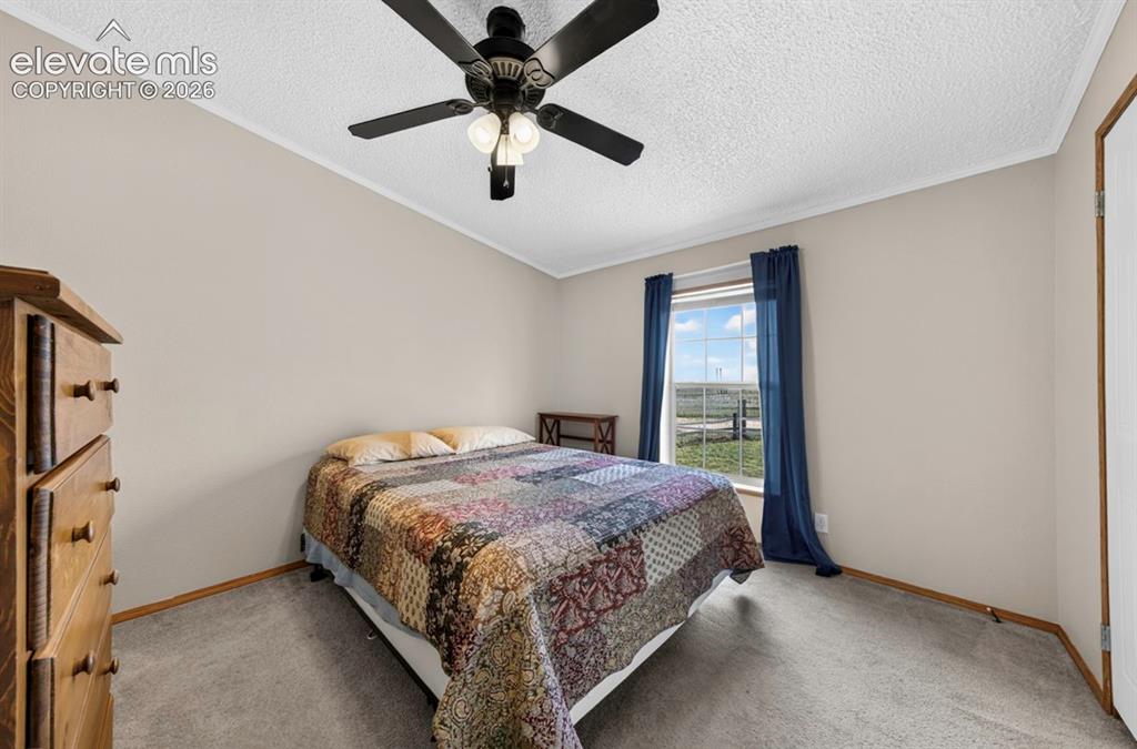 Image 19 of 50: Bedroom