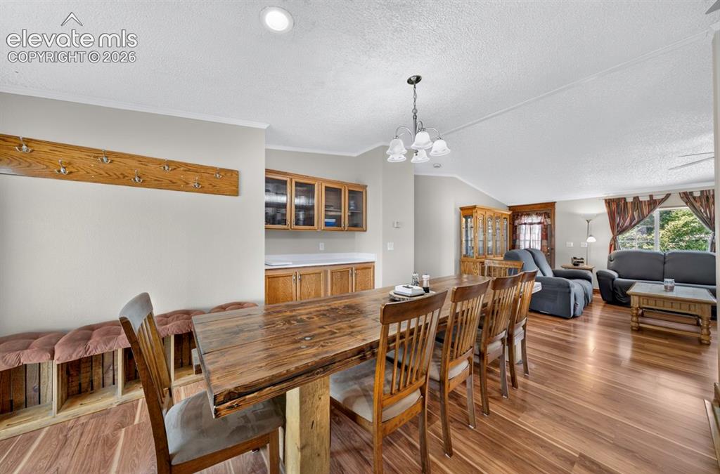 Image 9 of 50: Dining Area