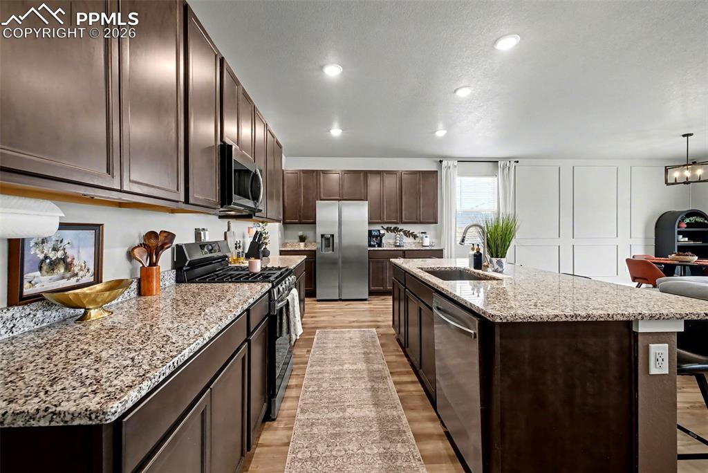 Image 10 of 24: Kitchen