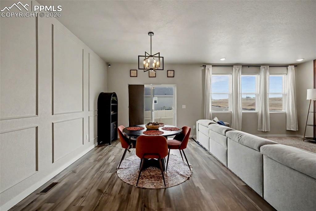 Image 11 of 24: Dining Area