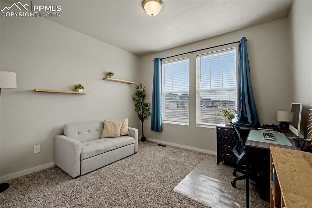 Image 17 of 24: Office