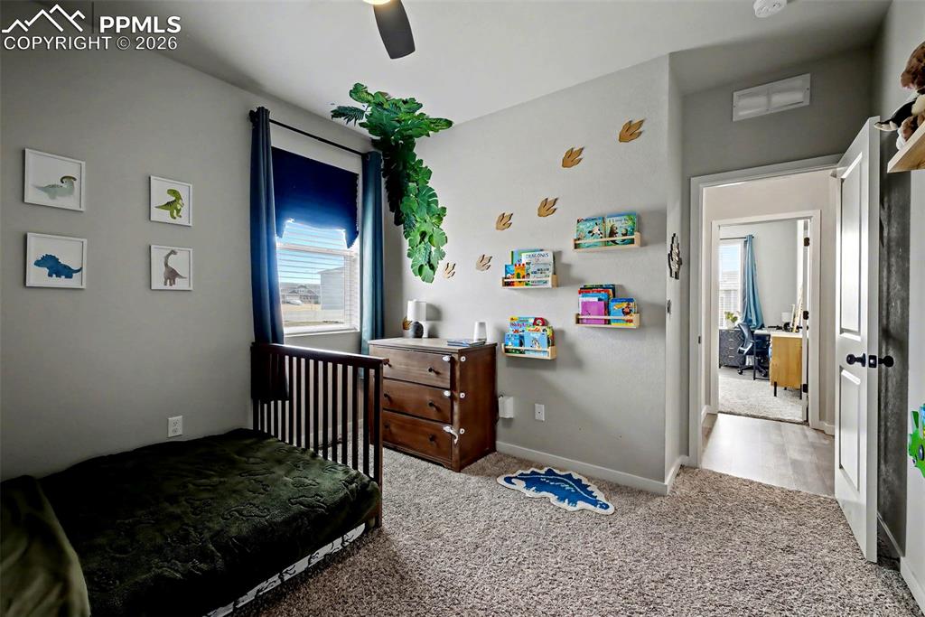 Image 6 of 24: Bedroom