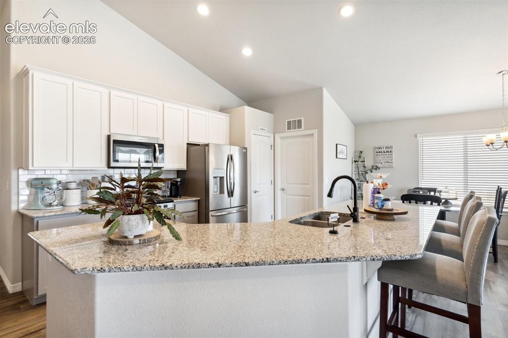 Image 14 of 34: Kitchen