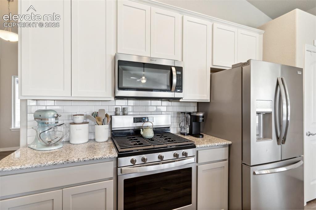 Image 16 of 34: Kitchen