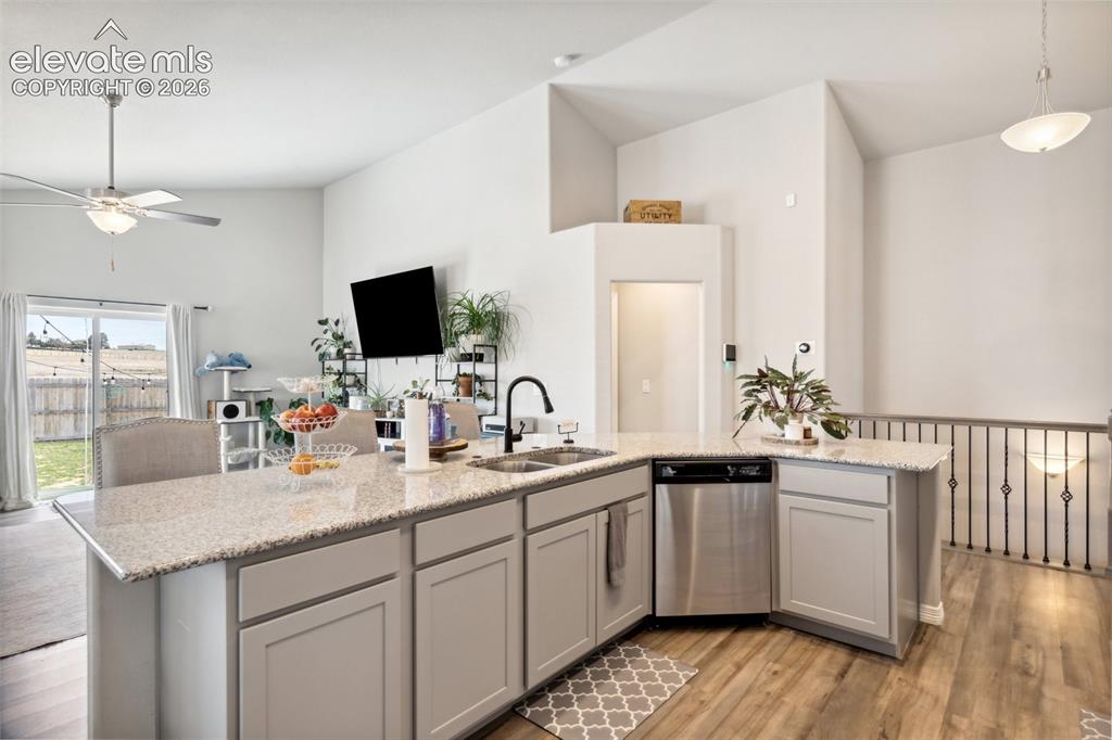 Image 17 of 34: Kitchen
