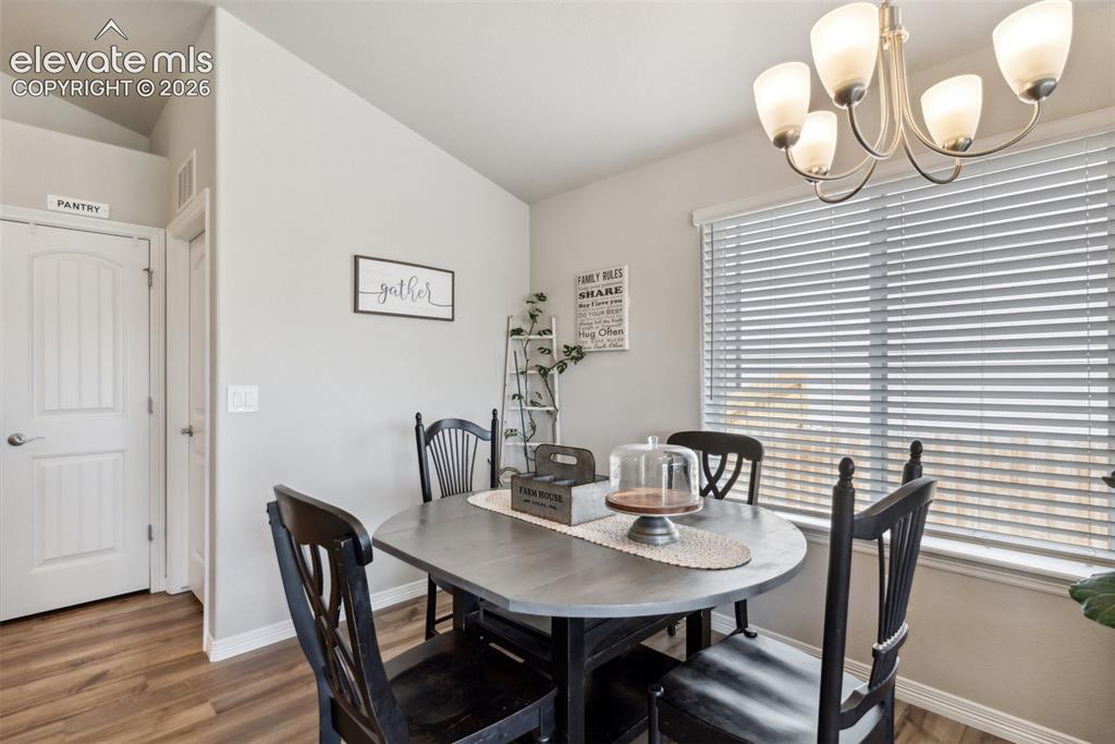 Image 18 of 34: Dining Area