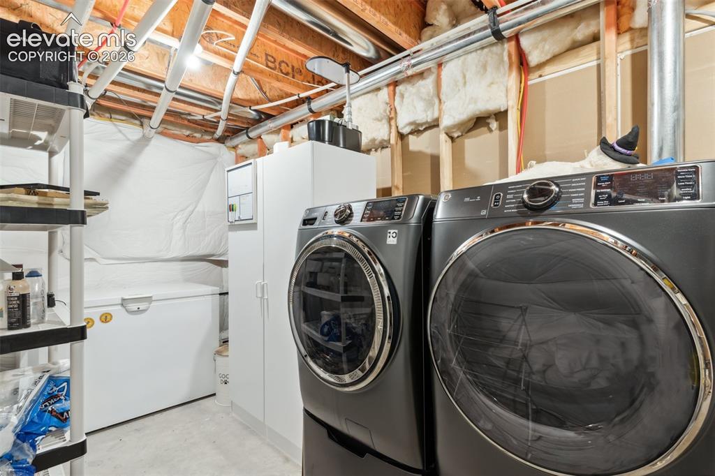 Image 32 of 34: Laundry