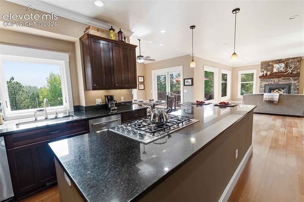 Image 13 of 43: Kitchen