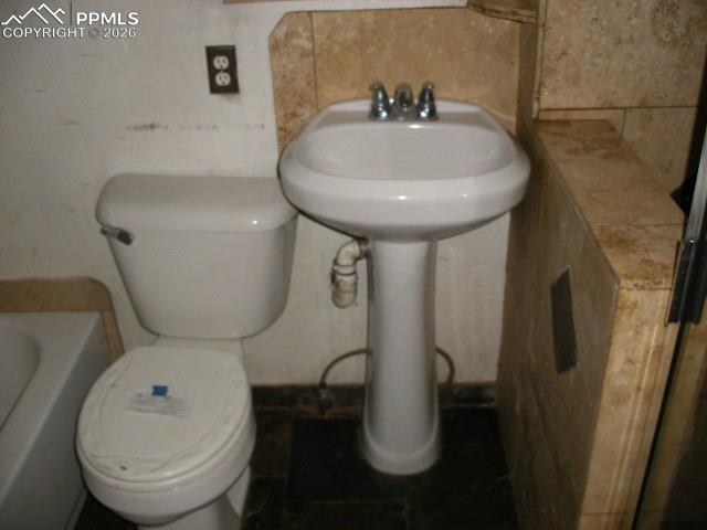 Image 10 of 34: Bathroom