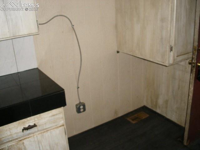 Image 19 of 34: Laundry