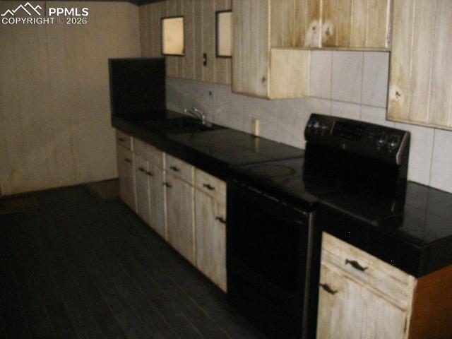 Image 24 of 34: Kitchen