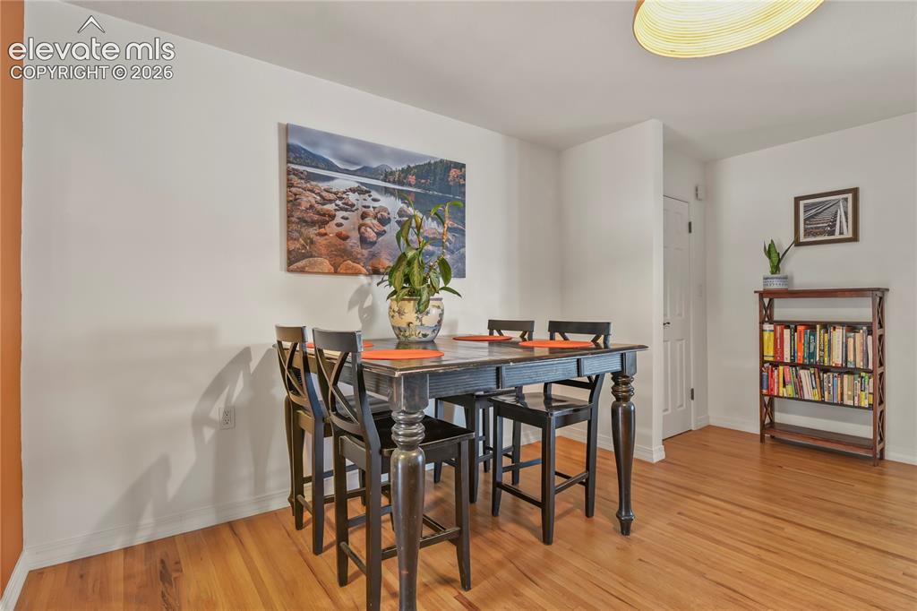 Image 14 of 48: Dining Area