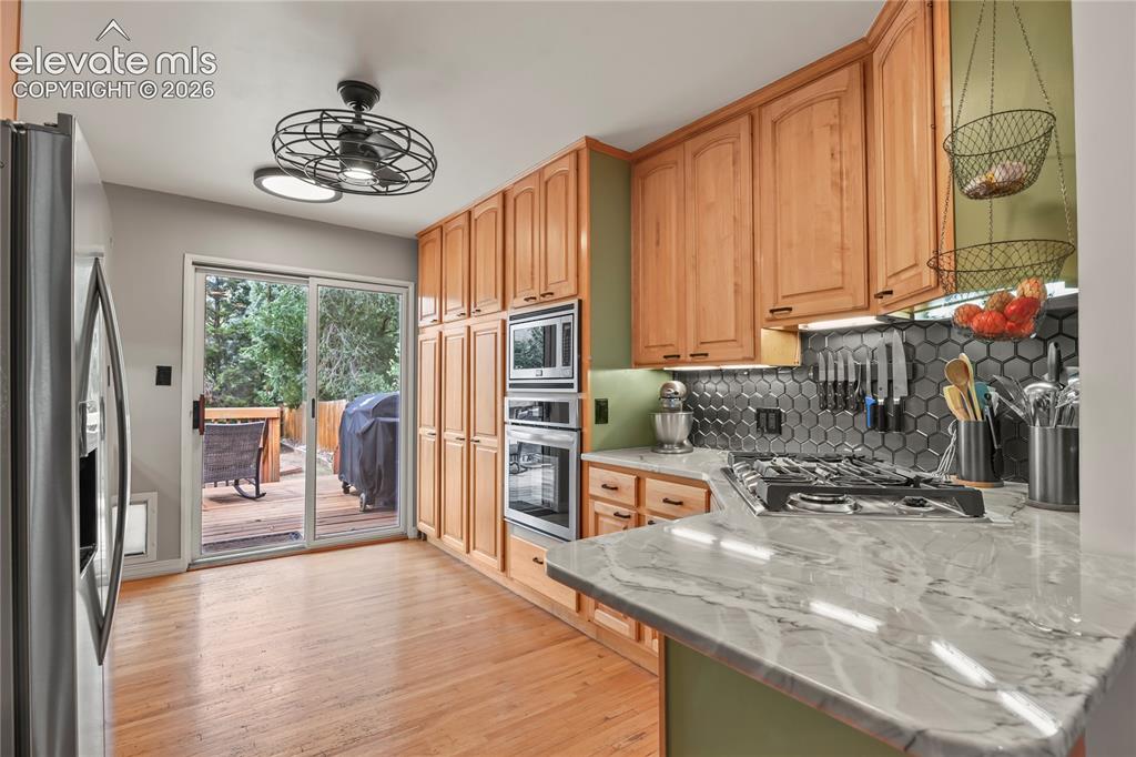 Image 15 of 48: Kitchen