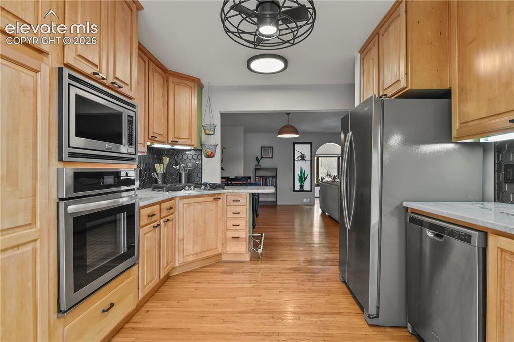Image 18 of 48: Kitchen