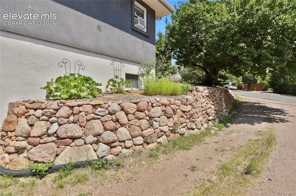 Image 5 of 48: Side of Structure
