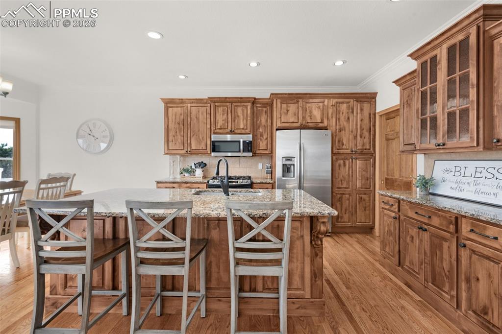 Image 10 of 39: Kitchen
