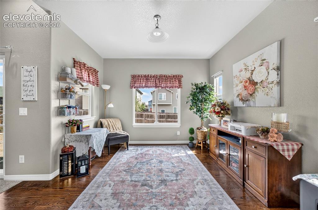 Image 10 of 30: Sitting Room