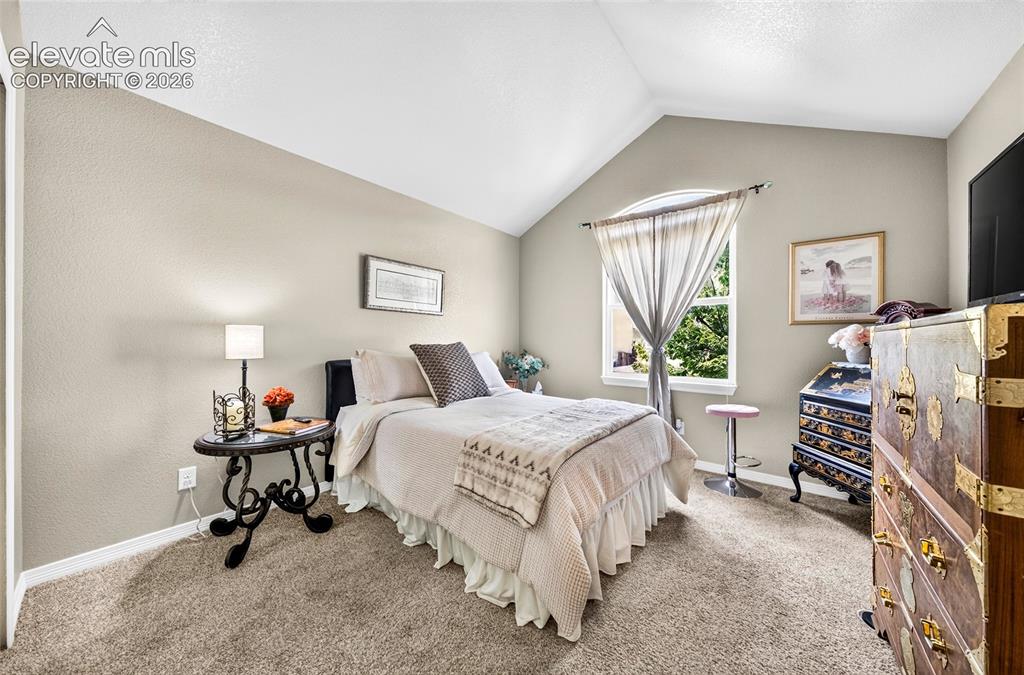 Image 16 of 30: Bedroom