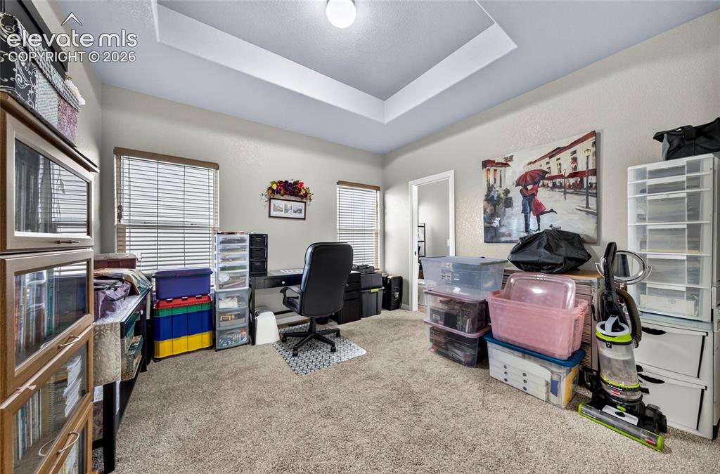 Image 19 of 30: Office