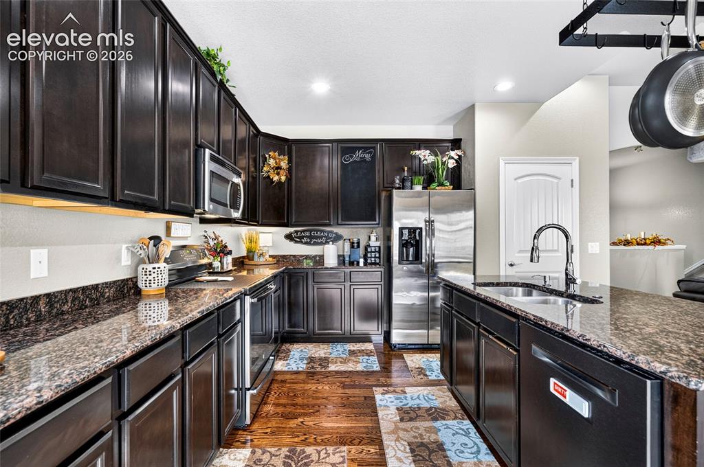 Image 6 of 30: Kitchen