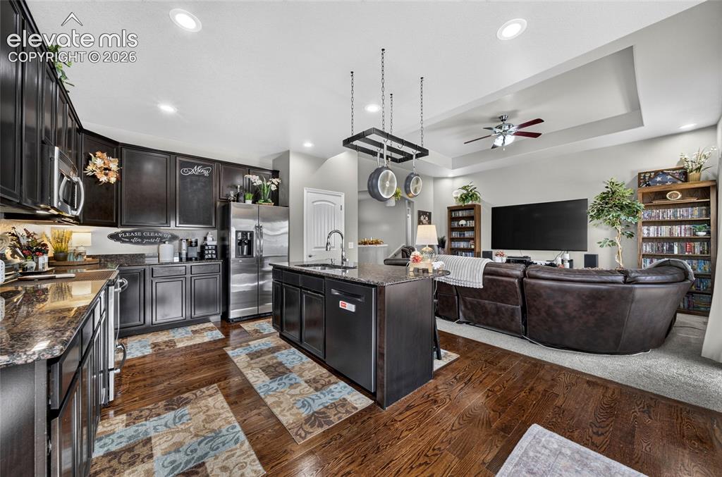 Image 8 of 30: Kitchen