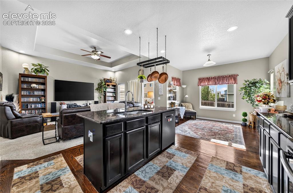 Image 9 of 30: Kitchen
