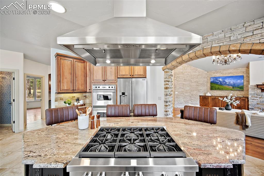 Image 14 of 47: Kitchen