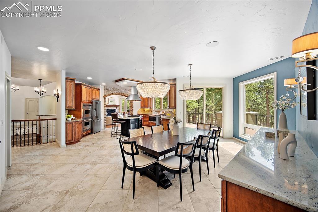 Image 16 of 47: Dining Area