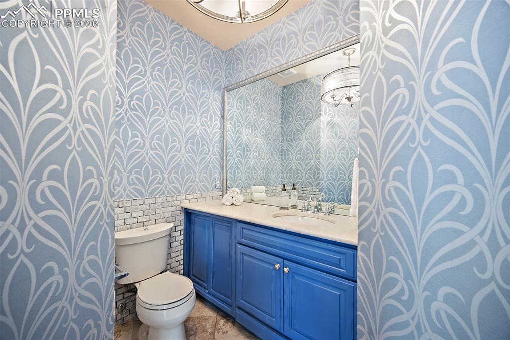 Image 20 of 47: Bathroom