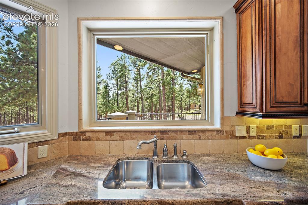 Image 7 of 42: Kitchen