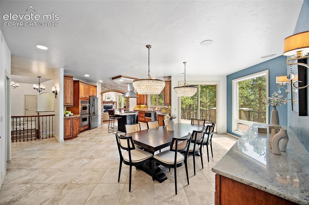 Image 9 of 42: Dining Area
