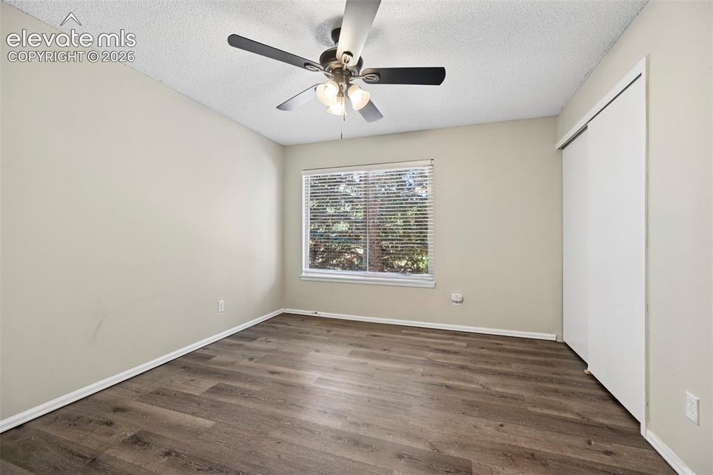 Image 10 of 21: Bedroom