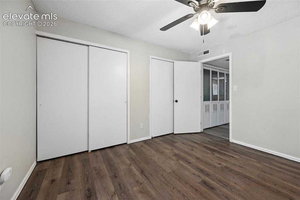 Image 11 of 21: Bedroom