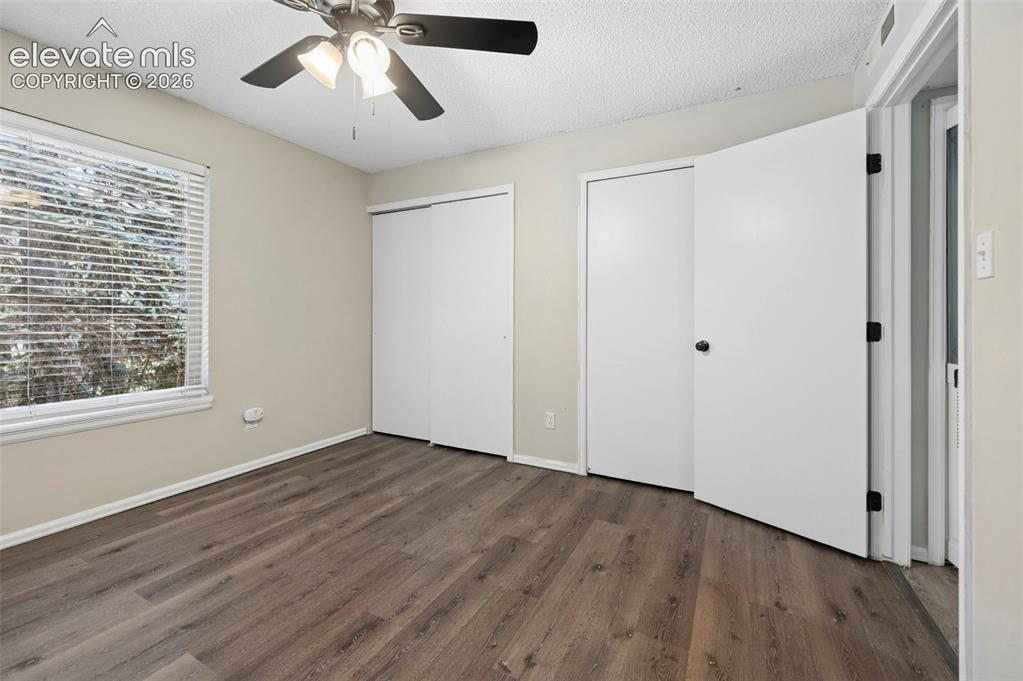 Image 12 of 21: Bedroom