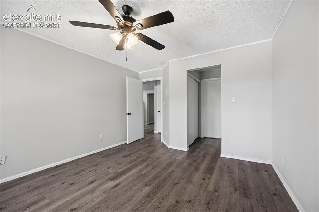 Image 16 of 21: Bedroom