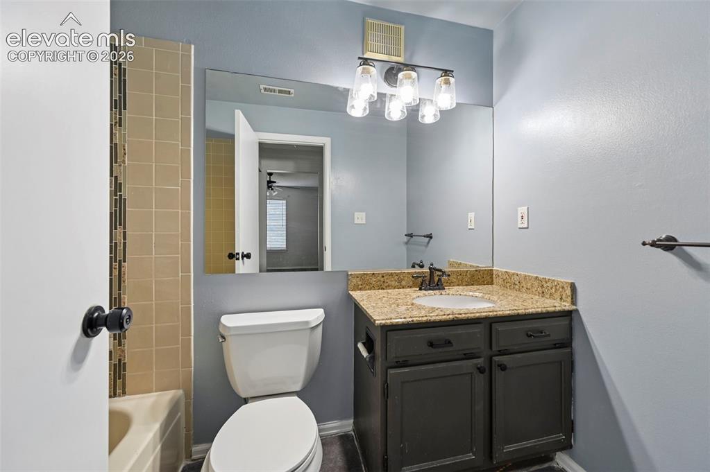 Image 17 of 21: Bathroom