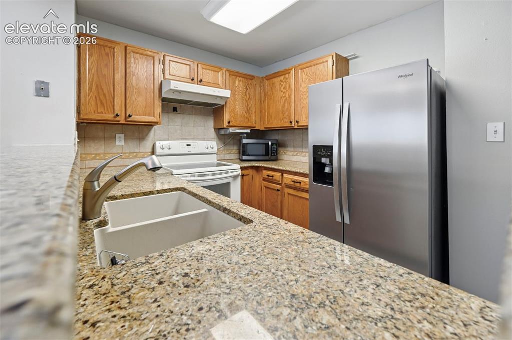 Image 8 of 21: Kitchen