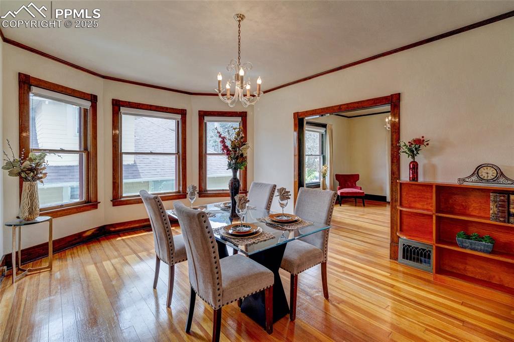 Image 12 of 37: Dining Room