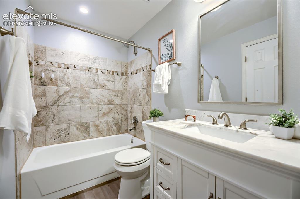 Image 14 of 29: Bathroom