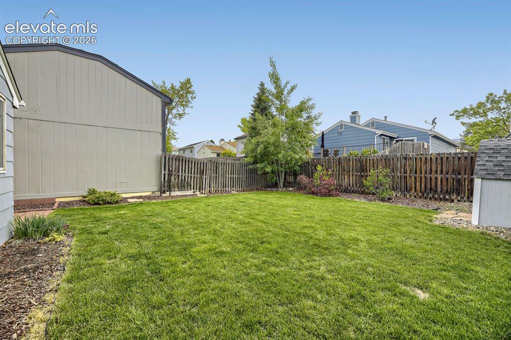Image 22 of 29: Yard
