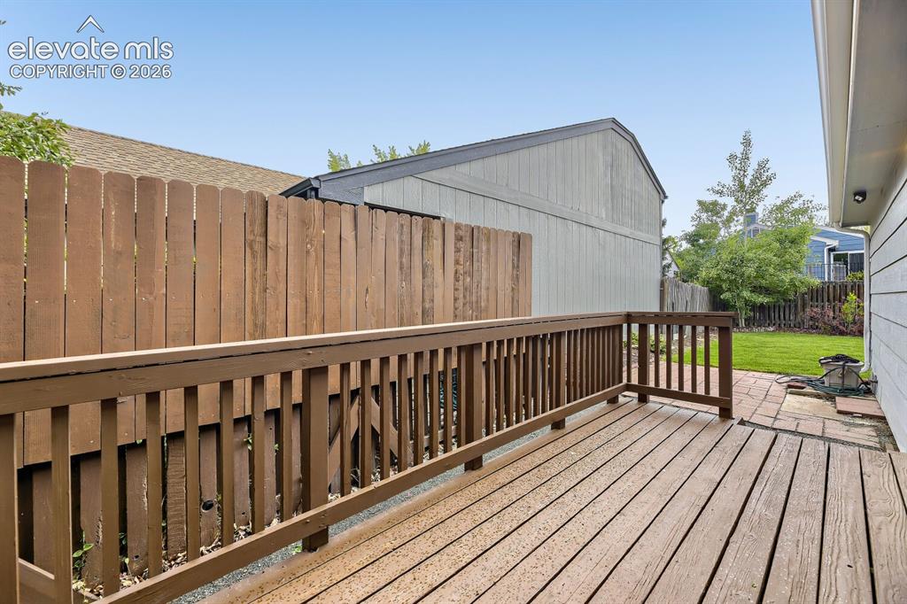 Image 23 of 29: Deck