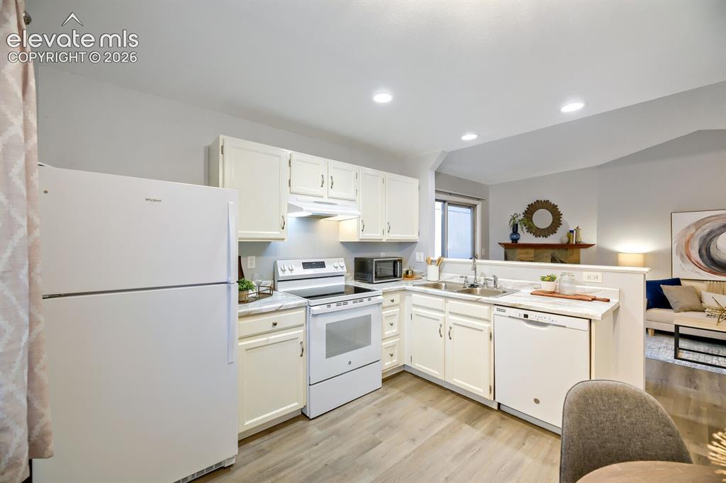 Image 6 of 29: Kitchen